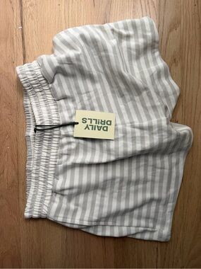 Daily Drills Light Gray & White Striped Lounge Shorts M/L